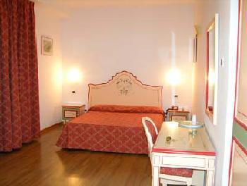 Aequa Hotel Вико Екуензе Екстериор снимка